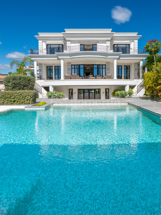 Villa Renata - Classic Villa with Panoramic Sea, Golf and Mountain Views