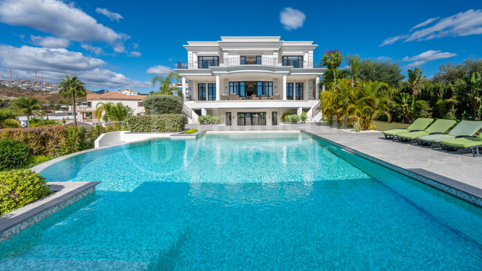 Villa Renata - Classic Villa with Panoramic Sea, Golf and Mountain Views