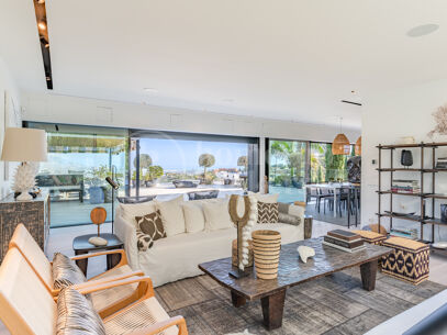 Villa Aman – Modern Mediterranean Home with Panoramic Sea Views