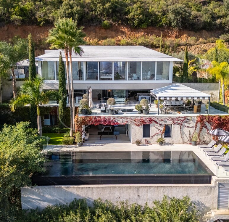 Villa Aman – Modern Mediterranean Home with Panoramic Sea Views