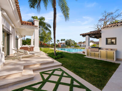 Villa La Perla — Elegant Mediterranean Villa with Sea Views