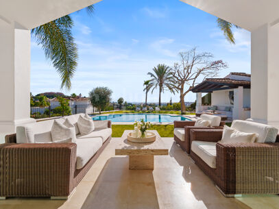 Villa La Perla — Elegant Mediterranean Villa with Sea Views