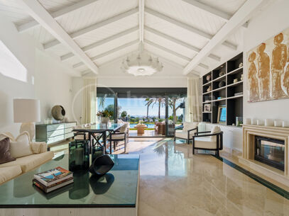 Villa La Perla — Elegant Mediterranean Villa with Sea Views