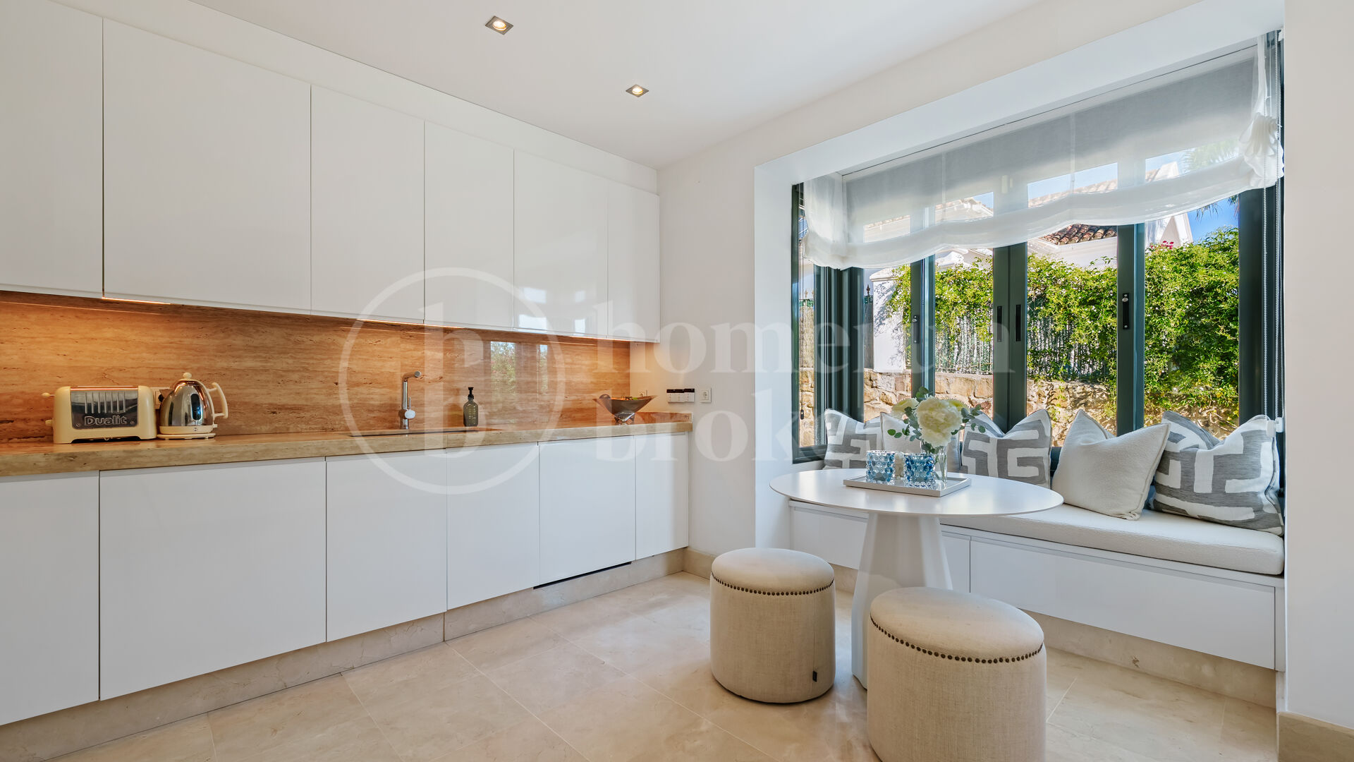 Villa La Perla — Elegant Mediterranean Villa with Sea Views