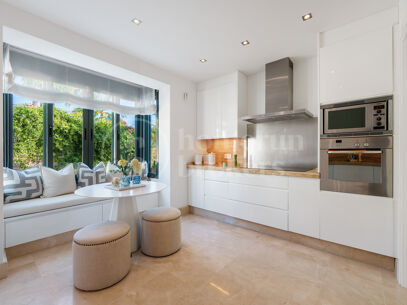 Villa La Perla — Elegant Mediterranean Villa with Sea Views