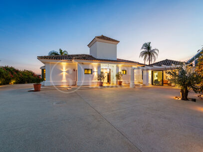 Villa La Perla — Elegant Mediterranean Villa with Sea Views