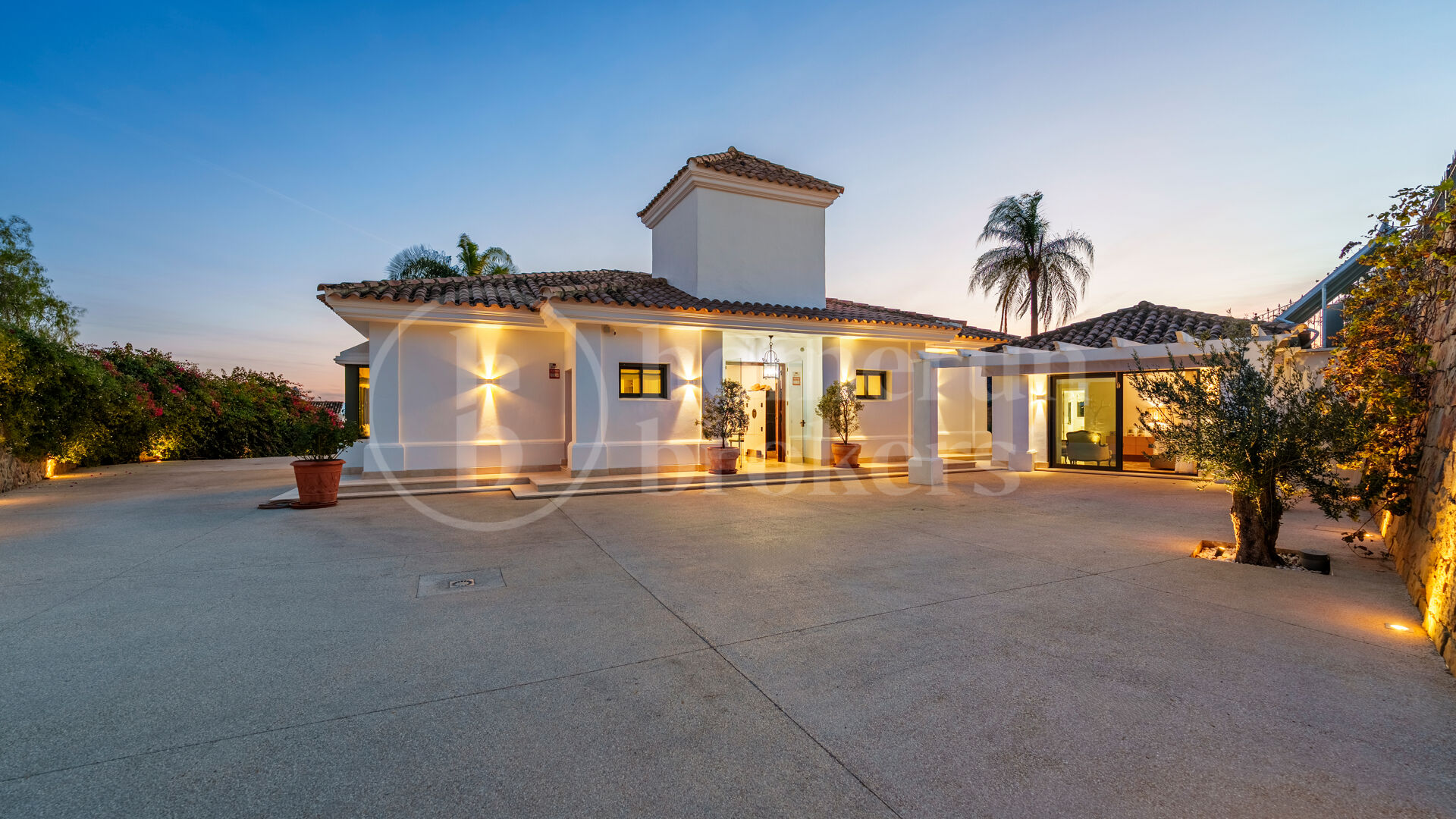 Villa La Perla — Elegant Mediterranean Villa with Sea Views