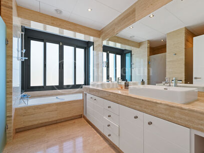 Villa La Perla — Elegant Mediterranean Villa with Sea Views