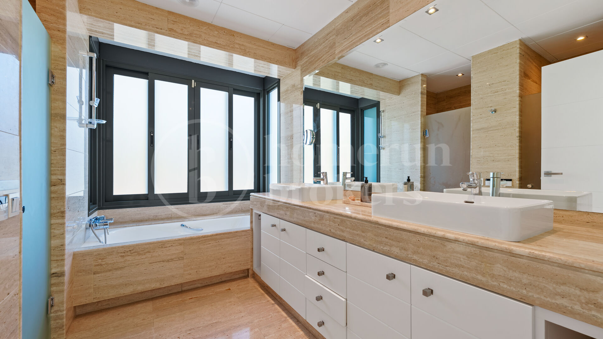 Villa La Perla — Elegant Mediterranean Villa with Sea Views