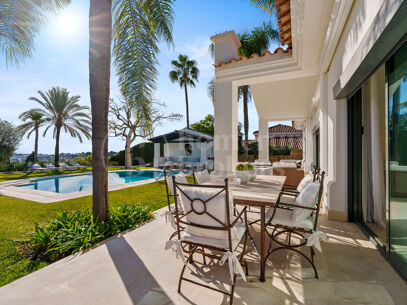 Villa La Perla — Elegant Mediterranean Villa with Sea Views