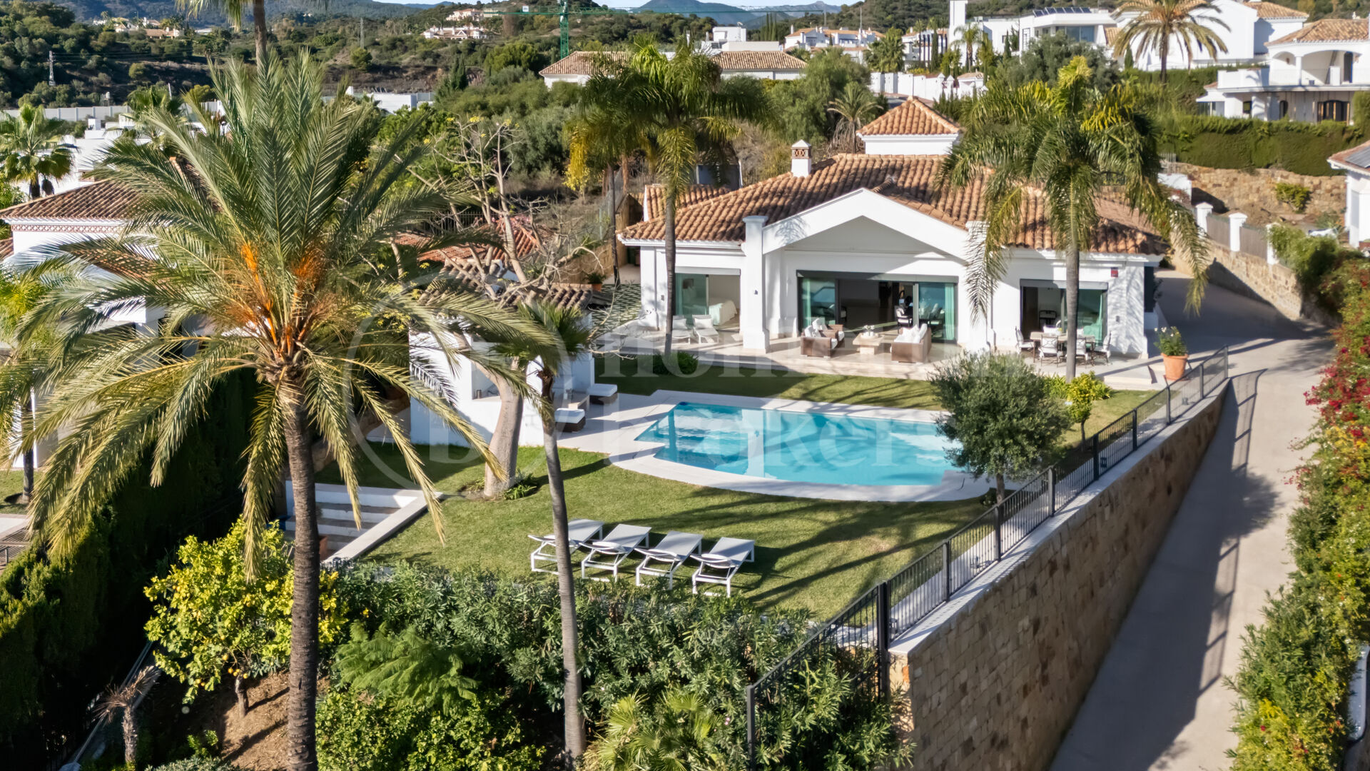 Villa La Perla — Elegant Mediterranean Villa with Sea Views