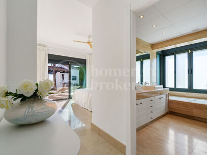 Villa La Perla — Elegant Mediterranean Villa with Sea Views