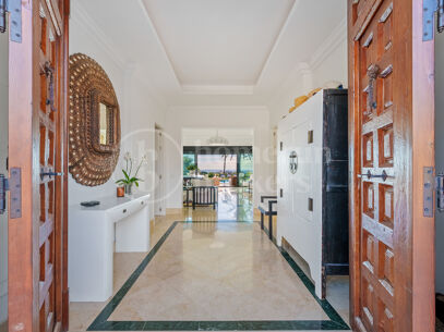 Villa La Perla — Elegant Mediterranean Villa with Sea Views