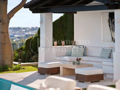 Villa La Perla — Elegant Mediterranean Villa with Sea Views