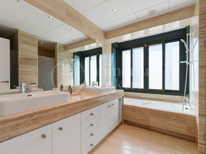 Villa La Perla — Elegant Mediterranean Villa with Sea Views