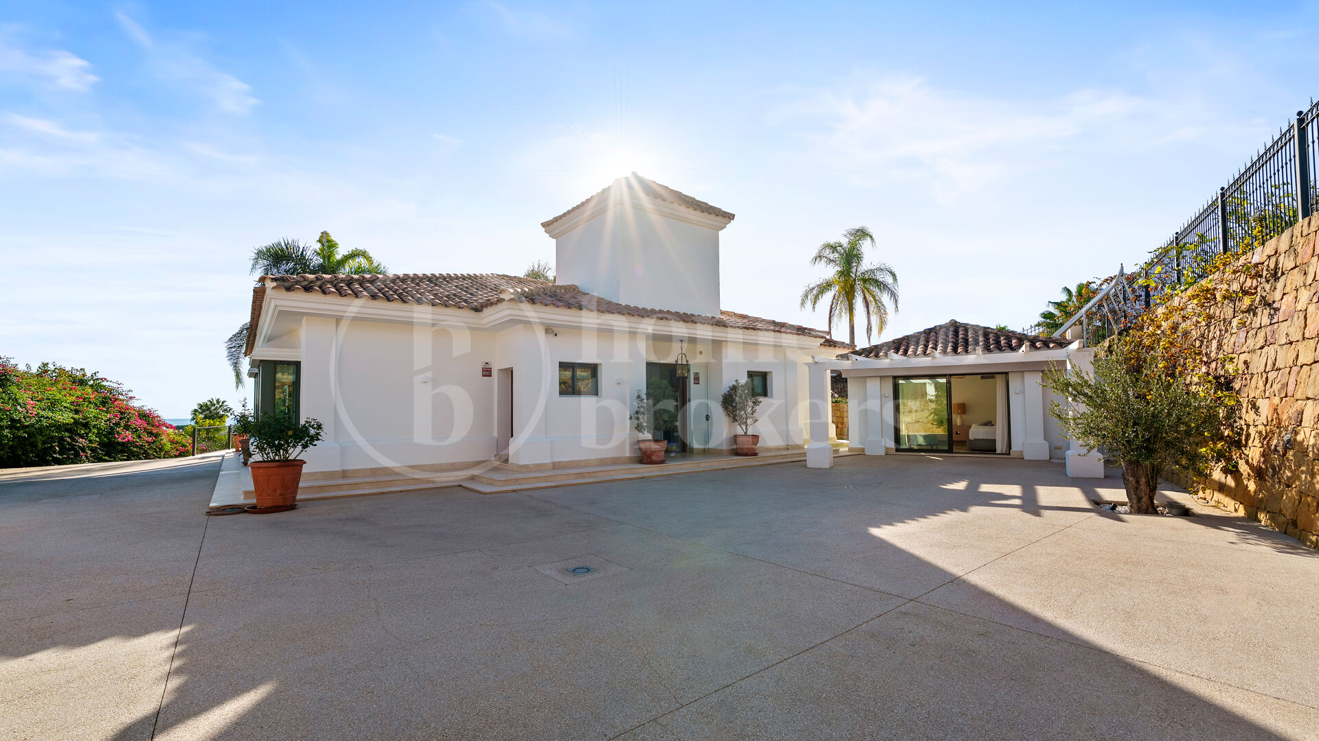 Villa La Perla — Elegant Mediterranean Villa with Sea Views