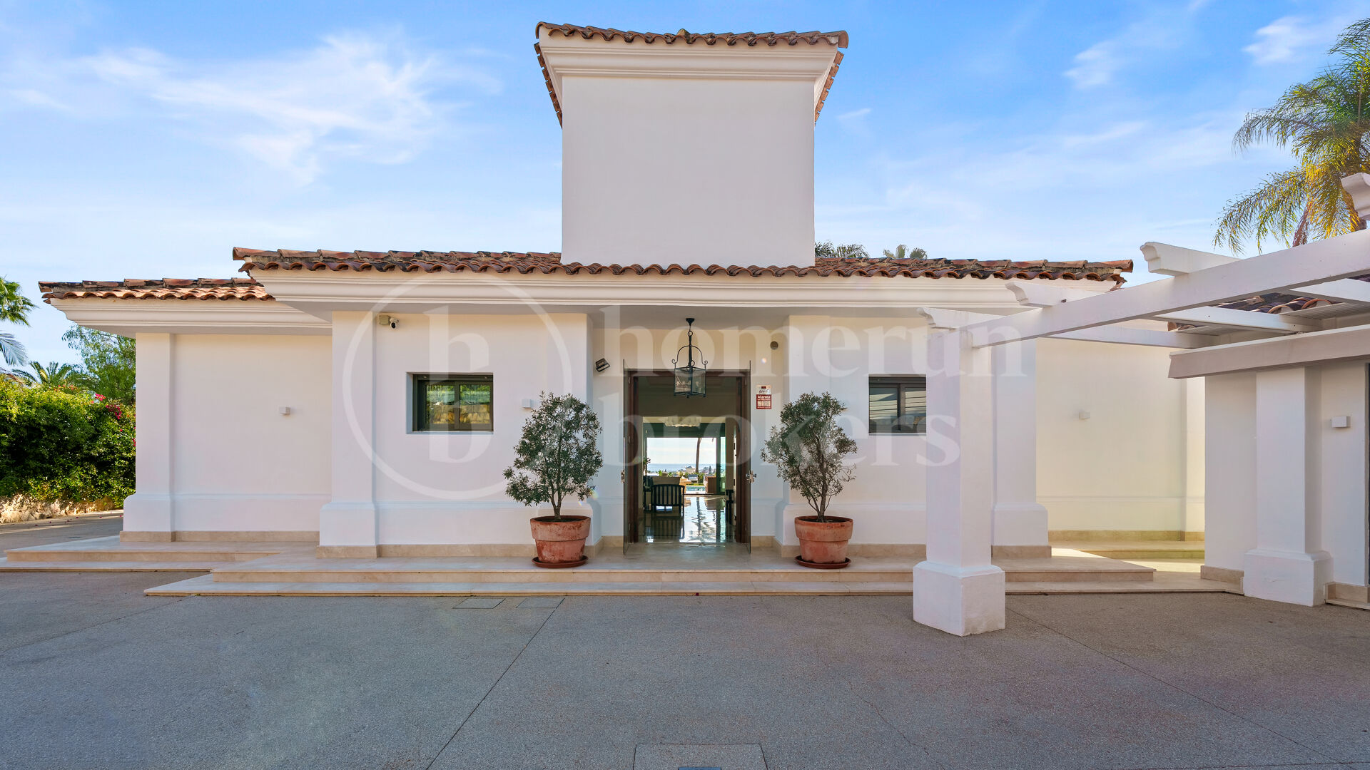 Villa La Perla — Elegant Mediterranean Villa with Sea Views