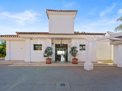 Villa La Perla — Elegant Mediterranean Villa with Sea Views
