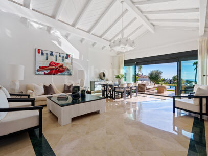 Villa La Perla — Elegant Mediterranean Villa with Sea Views