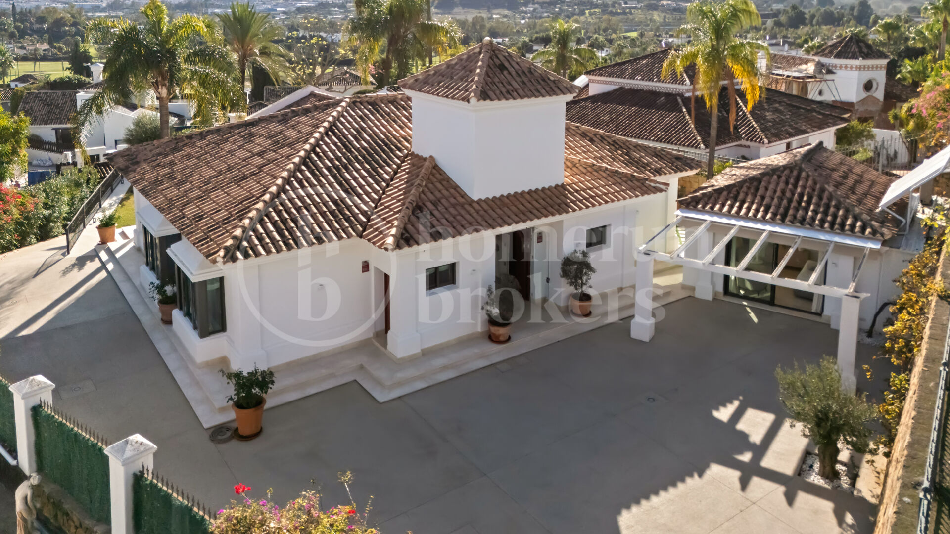 Villa La Perla — Elegant Mediterranean Villa with Sea Views