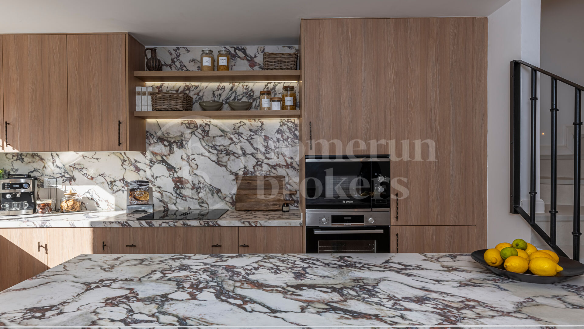 Townhouse Chelsea — Renovated Luxury Townhouse in Aloha Golf
