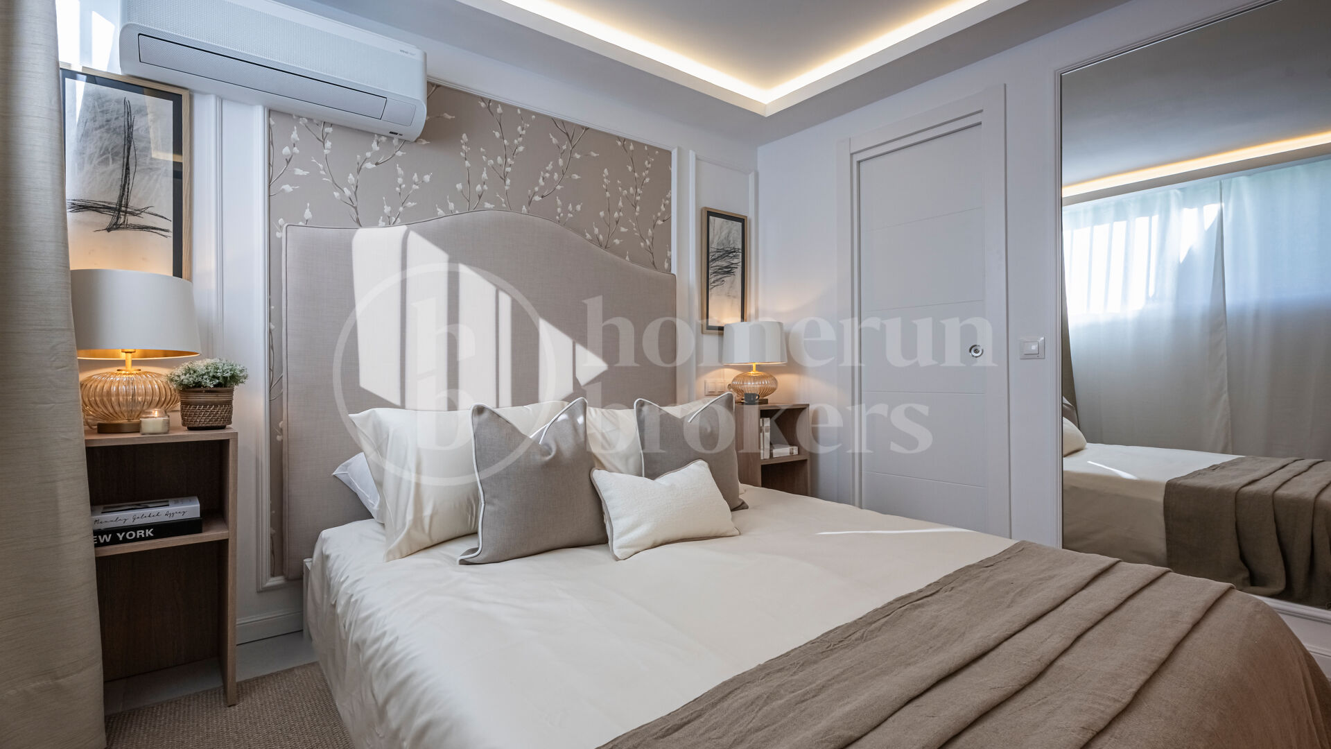 Townhouse Chelsea — Renovated Luxury Townhouse in Aloha Golf