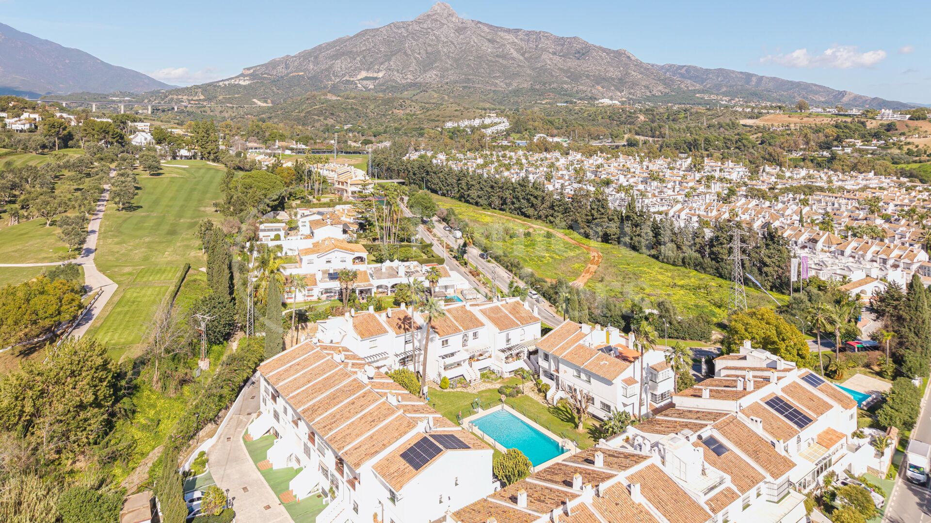 Townhouse Chelsea — Renovated Luxury Townhouse in Aloha Golf