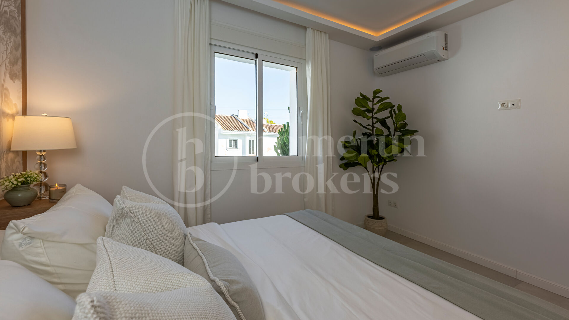 Townhouse Chelsea — Renovated Luxury Townhouse in Aloha Golf