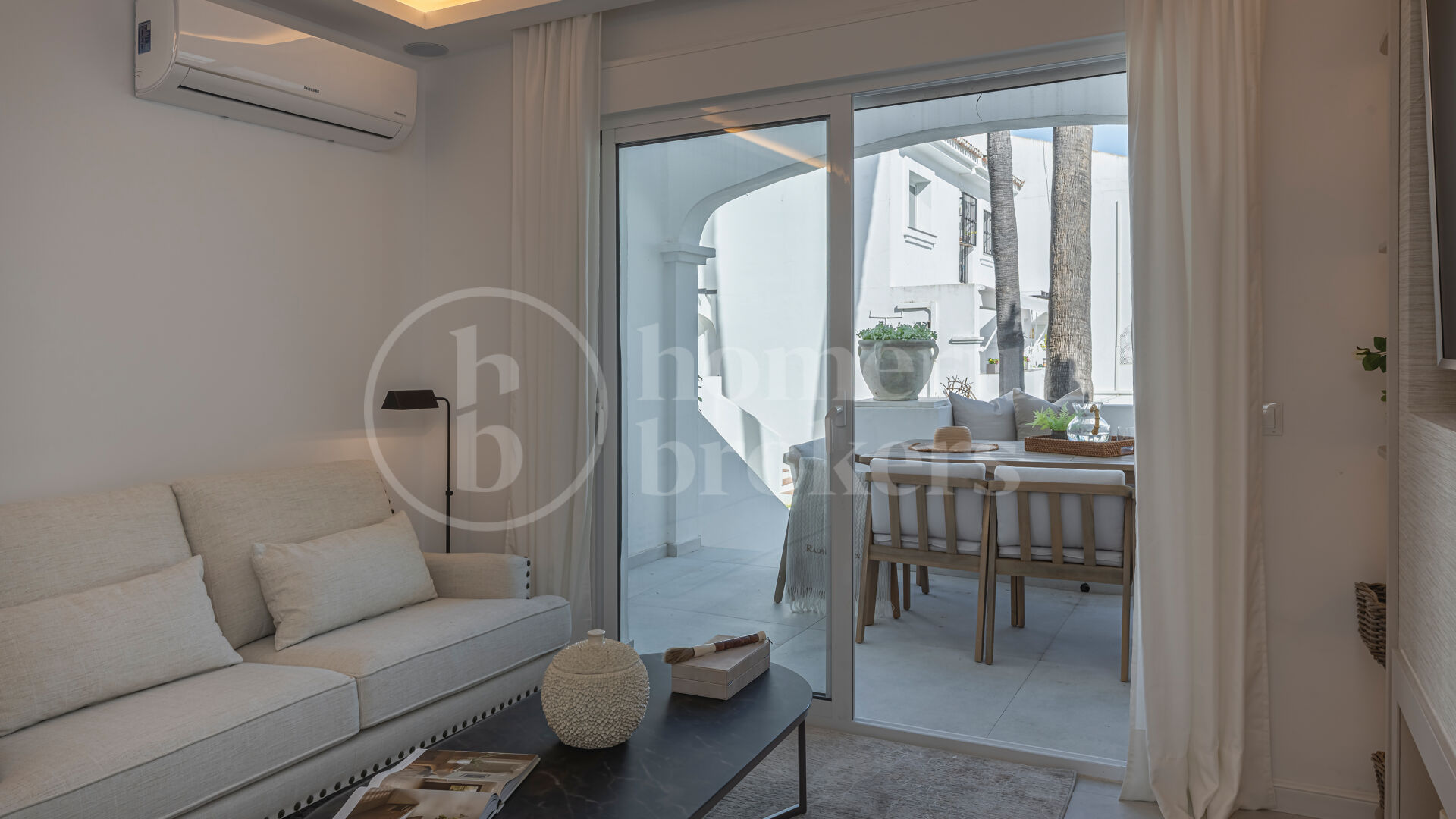 Townhouse Chelsea — Renovated Luxury Townhouse in Aloha Golf
