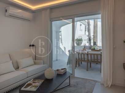 Townhouse Chelsea — Renovated Luxury Townhouse in Aloha Golf