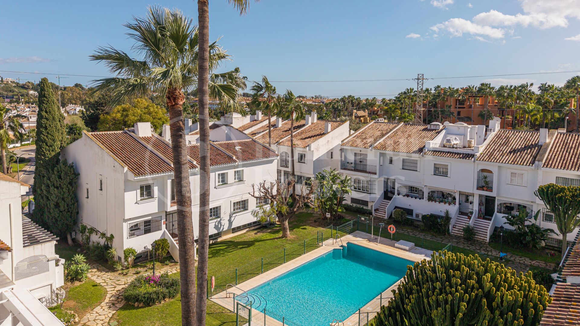 Townhouse Chelsea — Renovated Luxury Townhouse in Aloha Golf