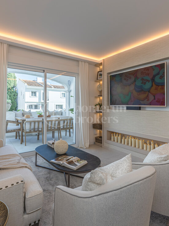 Townhouse Chelsea — Renovated Luxury Townhouse in Aloha Golf