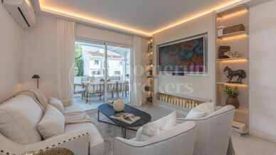 Townhouse Chelsea — Renovated Luxury Townhouse in Aloha Golf