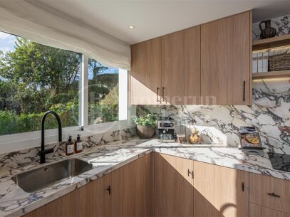 Townhouse Chelsea — Renovated Luxury Townhouse in Aloha Golf