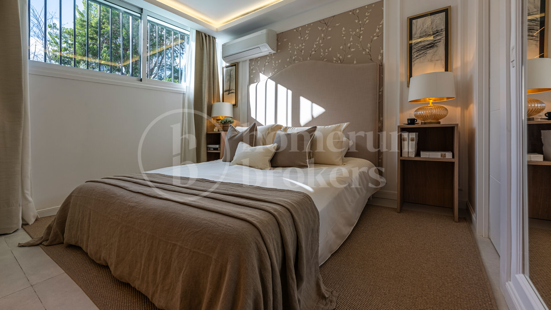 Townhouse Chelsea — Renovated Luxury Townhouse in Aloha Golf