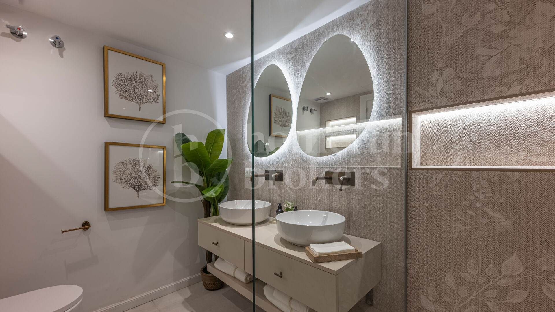 Townhouse Chelsea — Renovated Luxury Townhouse in Aloha Golf