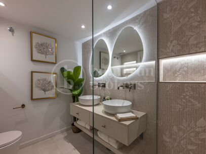 Townhouse Chelsea — Renovated Luxury Townhouse in Aloha Golf
