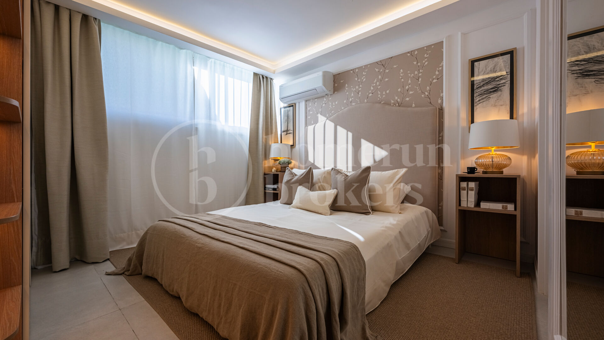 Townhouse Chelsea — Renovated Luxury Townhouse in Aloha Golf