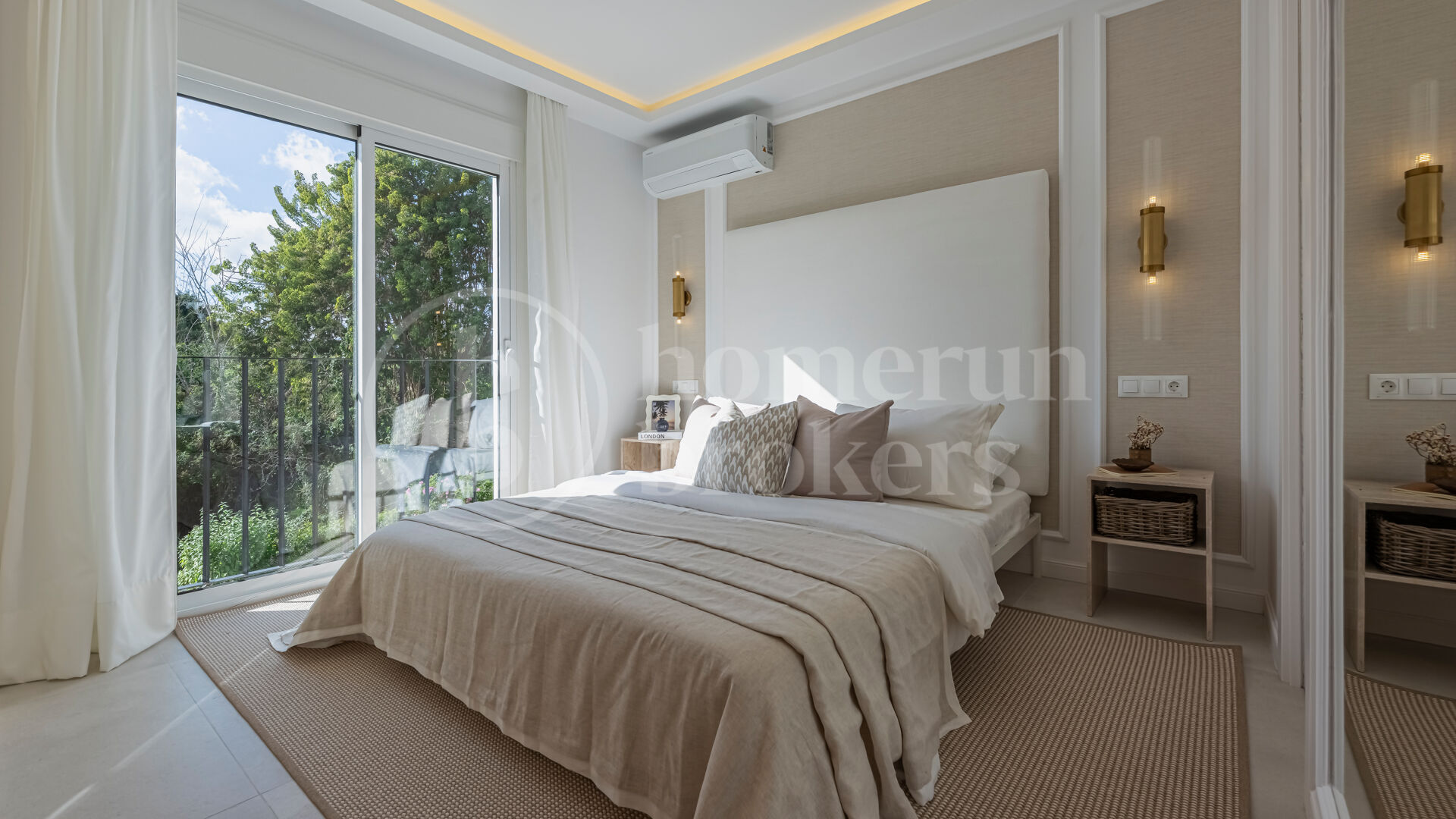 Townhouse Chelsea — Renovated Luxury Townhouse in Aloha Golf
