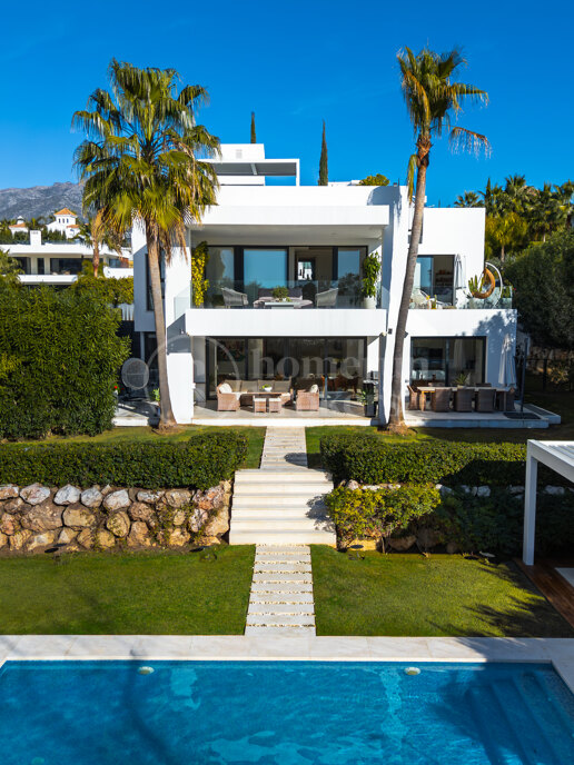 Villa Olivos 3 - Contemporary Villa in gated Community