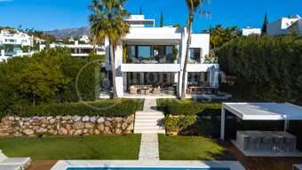 Villa Olivos 3 - Contemporary Villa in gated Community