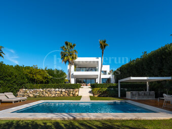 Villa Olivos 3 - Contemporary Villa in gated Community