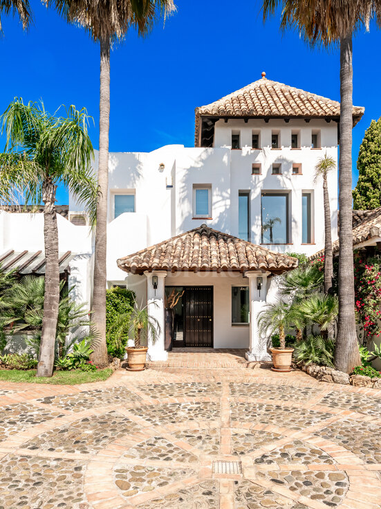 Villa Monte - Andalusian Style Villa in La Quinta