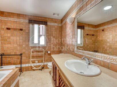 Villa Iroko - Rymligt familjehem i Sotogrande