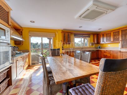Villa Iroko - Rymligt familjehem i Sotogrande