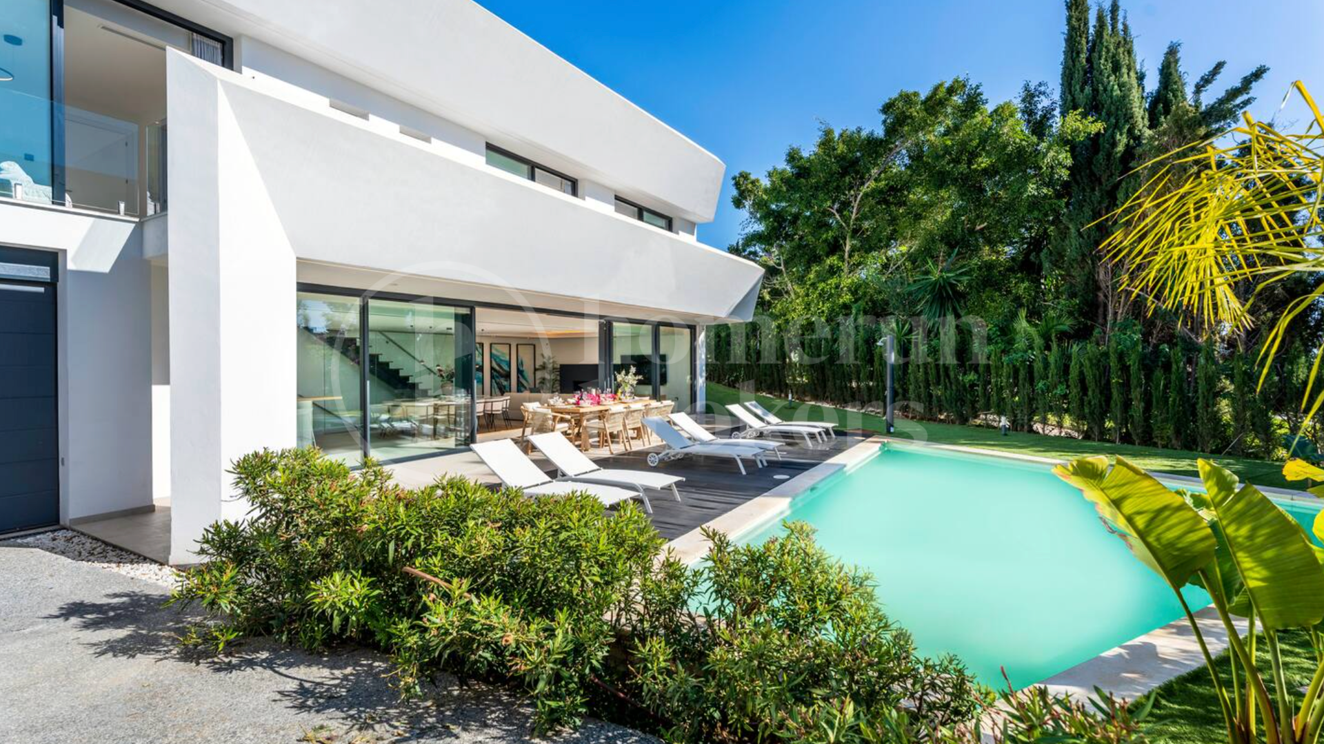 Villa Bianca Modern lyx Villa i La Reserva de Marbella