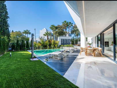 Villa Bianca Modern lyx Villa i La Reserva de Marbella
