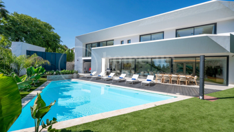 Villa Bianca Modern lyx Villa i La Reserva de Marbella