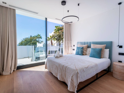 Villa Bianca Modern lyx Villa i La Reserva de Marbella