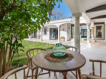 Casa Jori - Six Bedrooms Villa steps from the Beach